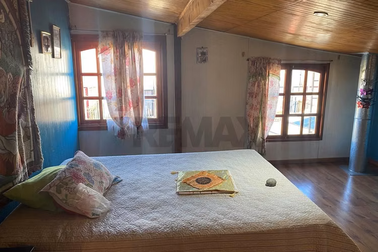 Venta casa 2 pisos con amplia bodega, loncoche