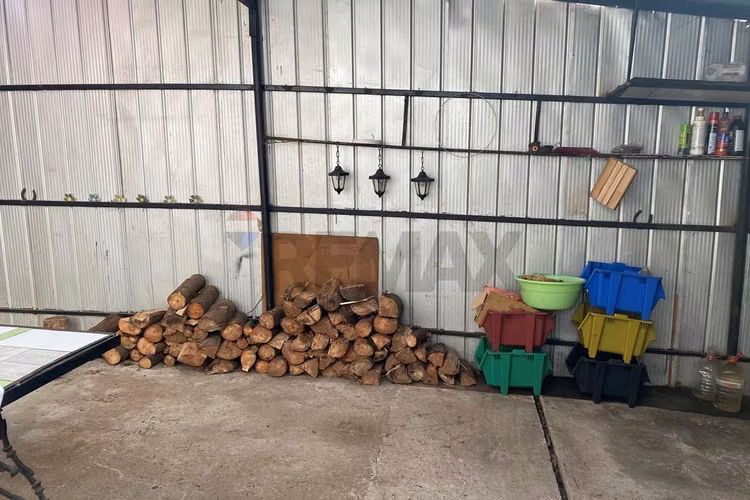 Venta casa 2 pisos con amplia bodega, loncoche