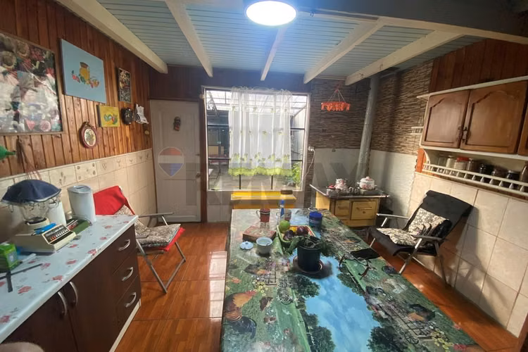 Venta casa 2 pisos con amplia bodega, loncoche