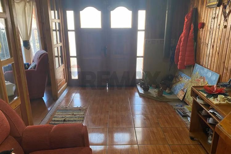 Venta casa 2 pisos con amplia bodega, loncoche