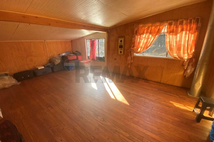 Venta casa 2 pisos con amplia bodega, loncoche
