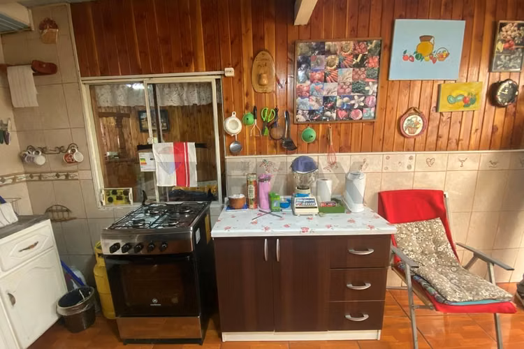 Venta casa 2 pisos con amplia bodega, loncoche