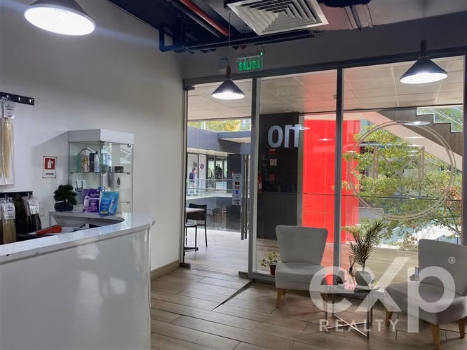 Local en arriendo E. Britania, Los Militares con Manquehue