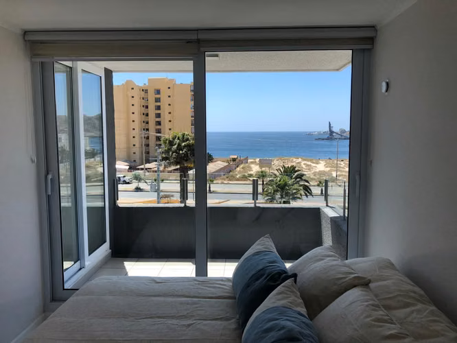 Departamento amoblado en frente a Playa La Herradura.