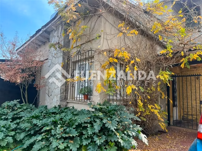 Casa en venta de 6 dorm. en Ñuñoa