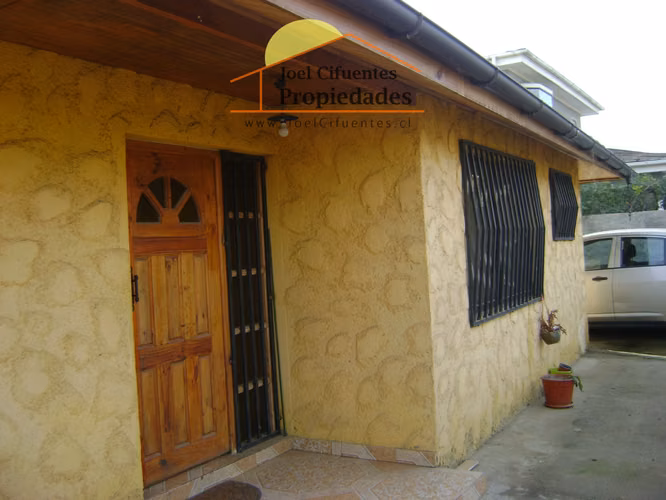 Casa sólida, 1 piso, 3 dormitorios, buena ubicación. Cod-2432