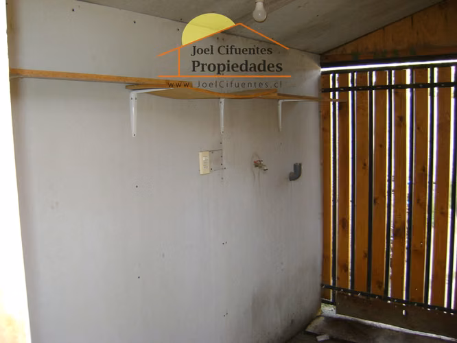 Casa sólida, 1 piso, 3 dormitorios, buena ubicación. Cod-2432