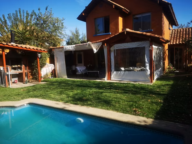 Amplia Casa en Condominio Peñalolén