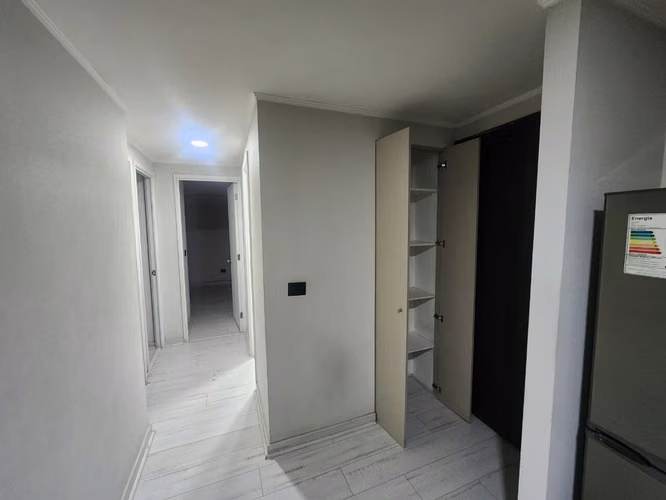 ARRIENDO AMPLIO DEPTO.  SEMI AMOBLADO DE 3D, 2B MAS ESTAC. Y BOD.  $521.120 A  una cuadra de Metro Lo Ovalle , La Cisterna