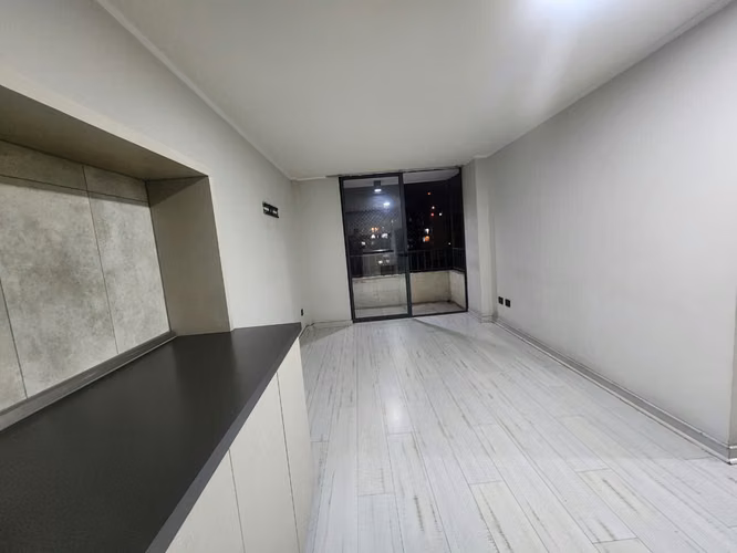 ARRIENDO AMPLIO DEPTO.  SEMI AMOBLADO DE 3D, 2B MAS ESTAC. Y BOD.  $521.120 A  una cuadra de Metro Lo Ovalle , La Cisterna