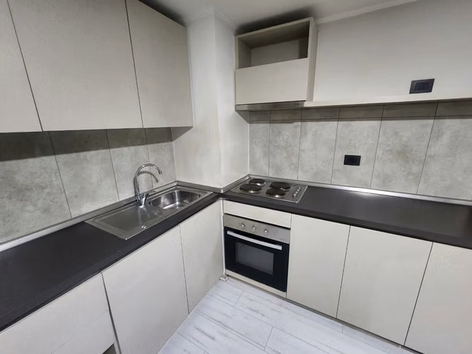 ARRIENDO AMPLIO DEPTO.  SEMI AMOBLADO DE 3D, 2B MAS ESTAC. Y BOD.  $521.120 A  una cuadra de Metro Lo Ovalle , La Cisterna