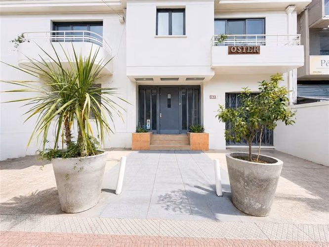 Casa en arriendo de 6 dorm. en Las Condes