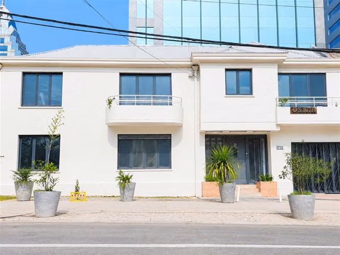 Casa en arriendo de 6 dorm. en Las Condes