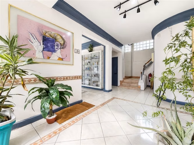 Casa en venta de 6 dorm. en Las Condes