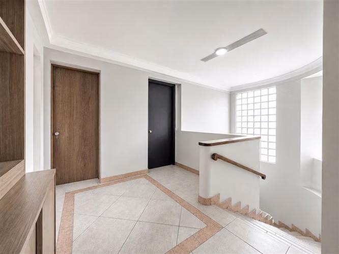Casa en venta de 6 dorm. en Las Condes