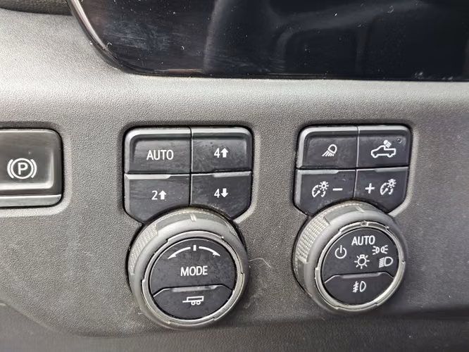 Chevrolet Silverado Silverado 5.3l Lt Tb At Awd...