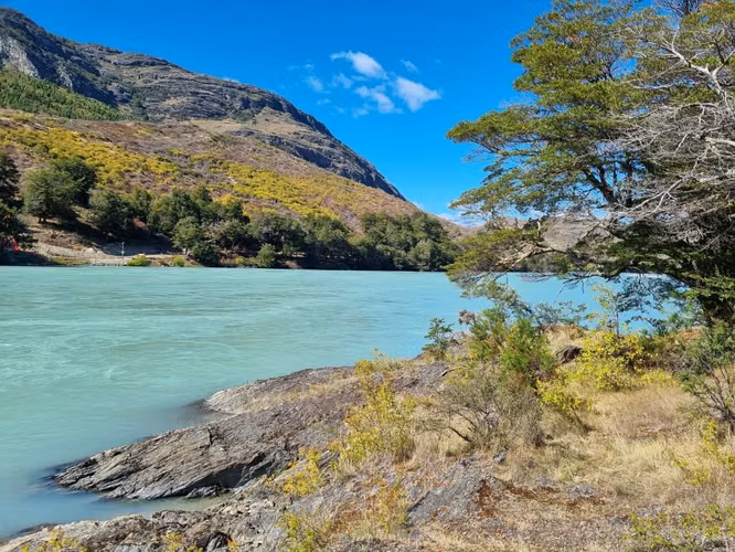 Campo 16 hectáreas orilla Río Baker – Bahía única | 5.900 UF