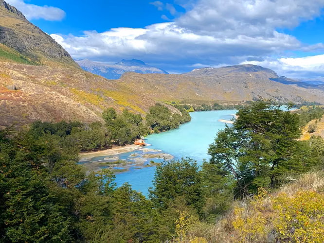 Campo 16 hectáreas orilla Río Baker – Bahía única | 5.900 UF