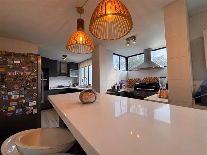 Departamento en venta de 5 dorm. en Las Condes