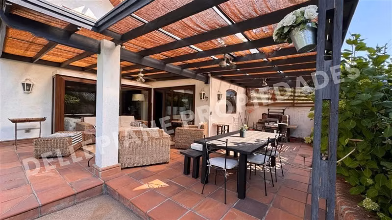 Casa en venta de 4 dorm. en Las Condes