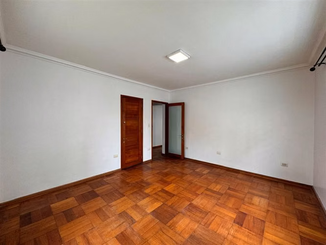 Casa en arriendo de 4 dorm. en Providencia