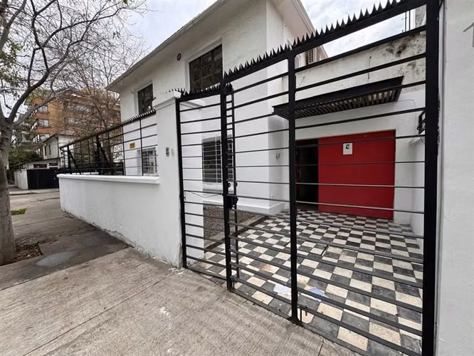 Casa en arriendo de 4 dorm. en Providencia
