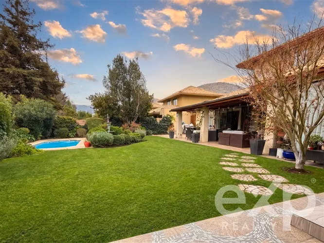 PRECIOSA CASA NO PERIMETRAL EN EL CORAZÓN DE CHAMISERO