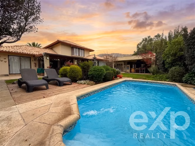 PRECIOSA CASA NO PERIMETRAL EN EL CORAZÓN DE CHAMISERO