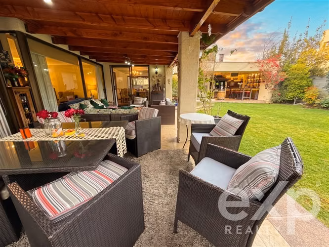 PRECIOSA CASA NO PERIMETRAL EN EL CORAZÓN DE CHAMISERO