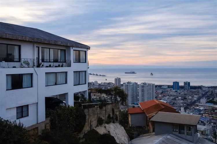 Casa venta 4 dormitorios vista a la bahía, Valparaíso