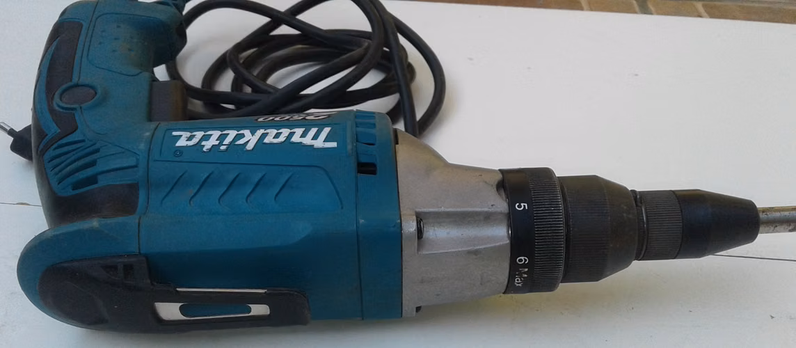 MAKITA   ELÉCTRICO MODELO FS2700