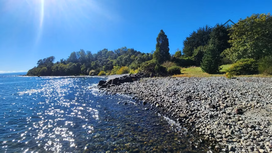 Espectacular casa con orilla de Lago Puerto Varas - Imagen 8