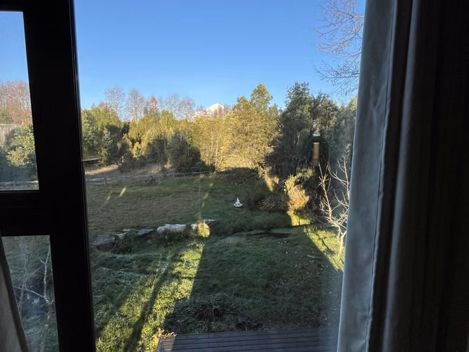 Encantadora casa con estero y maravillosa vegetación, mirando al volcán!