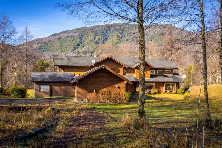 Espectacular casa junto al rio Liucura!