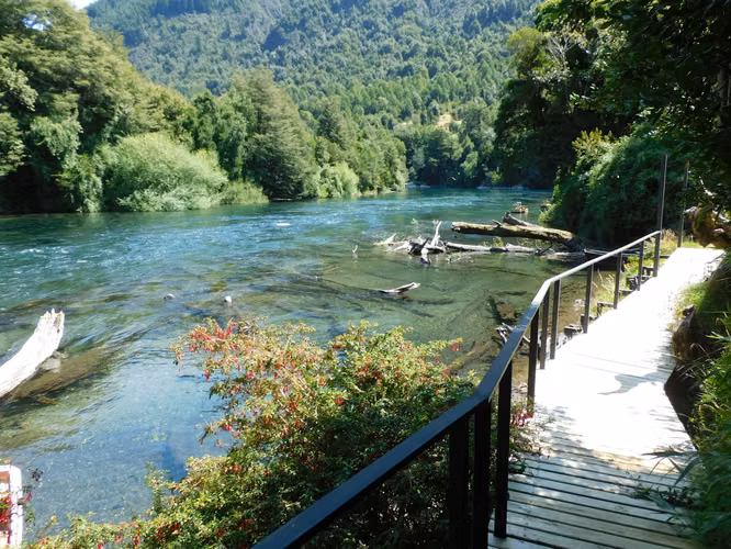  Se vende maravilloso y exclusivo Lodge  en las orillas del río Liucura  