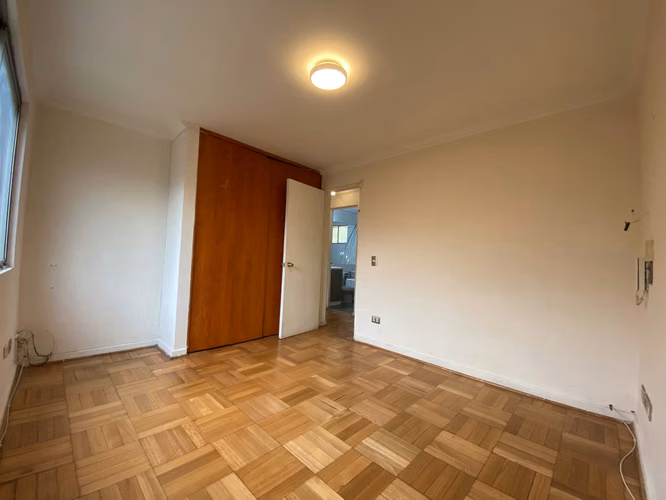 Construcción  Casa en la reina tipo departamento de 2 pisos. Una casa PRIMER piso y OTRA casa Segundo PISO  arriendos independientes.  Casas independientes