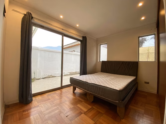 Construcción  Casa en la reina tipo departamento de 2 pisos. Una casa PRIMER piso y OTRA casa Segundo PISO  arriendos independientes.  Casas independientes