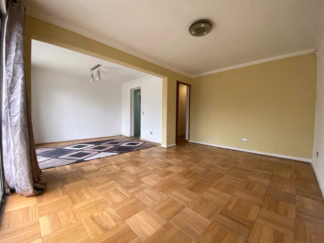 Construcción  Casa en la reina tipo departamento de 2 pisos. Una casa PRIMER piso y OTRA casa Segundo PISO  arriendos independientes.  Casas independientes