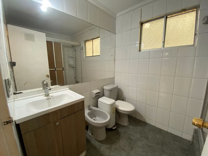 Construcción  Casa en la reina tipo departamento de 2 pisos. Una casa PRIMER piso y OTRA casa Segundo PISO  arriendos independientes.  Casas independientes