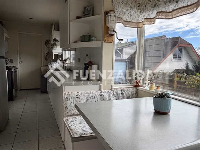 Venta Casa AMOBLADA 3D2B Quincho Zona Clínica Puerto Varas