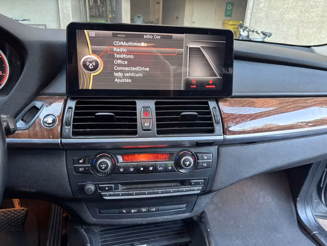 BMW X6 xDrive30d año 2015, motor 3.0 turbodiésel, automático y tracción integral xDrive. 142.996 km.