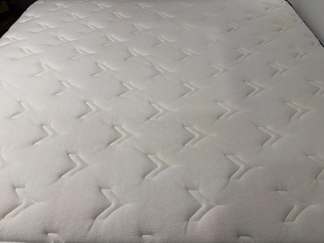 Cama King casi nueva