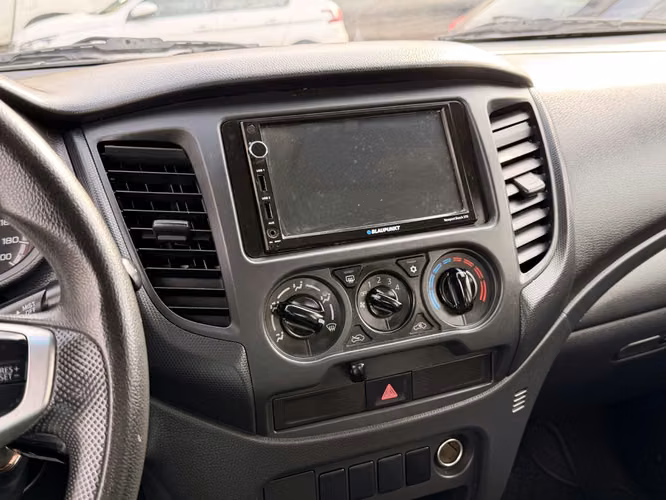 MITSUBISHI L200 2023
