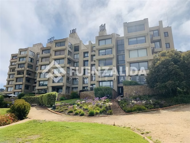 Departamento amoblado en venta de 3 dorm. en Santo Domingo