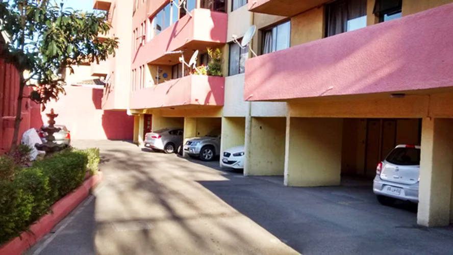 Depto. 3D y 2B. San Bernardo, José Joaquín Pérez 921. Estacionamiento/Bodega