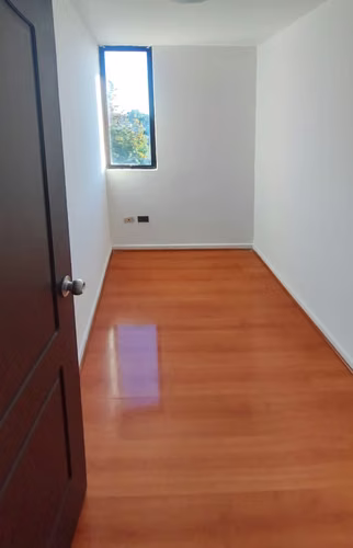 Depto. 3D y 2B. San Bernardo, José Joaquín Pérez 921. Estacionamiento/Bodega
