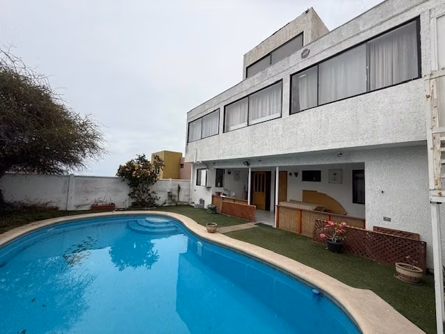 Casa en venta de 5 dorm. en Iquique
