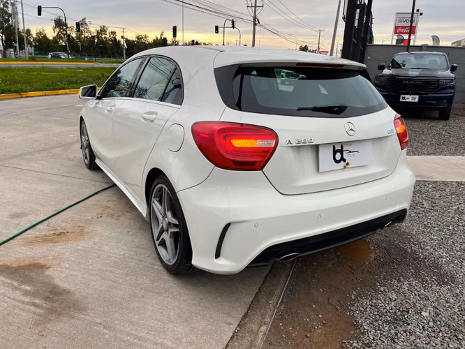 MERCEDES-BENZ A200 BLUEEFFICIENCY 2015
