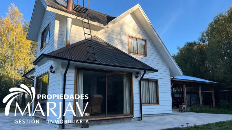 Casa preciosa inmersa en la naturaleza