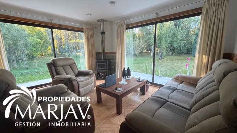 Casa preciosa inmersa en la naturaleza